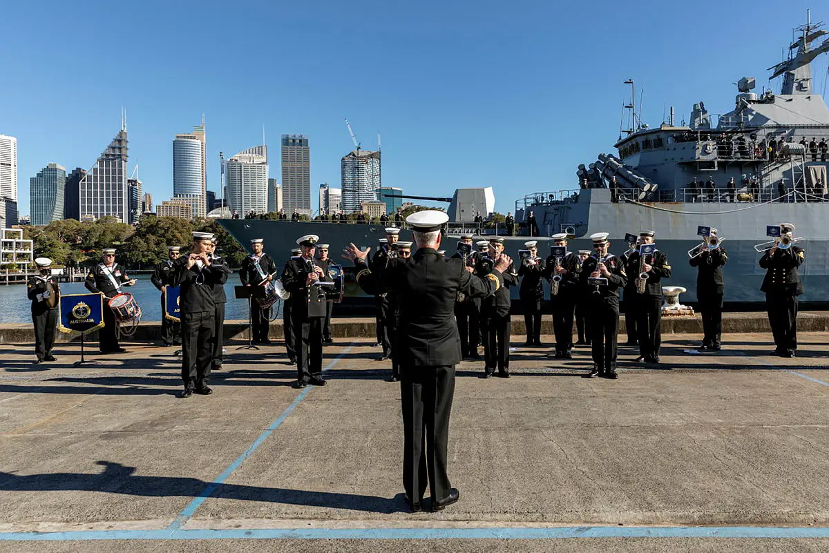 Royal Australian Navy HMAS Parramatta (FFH 154) Sails Back to Sydney