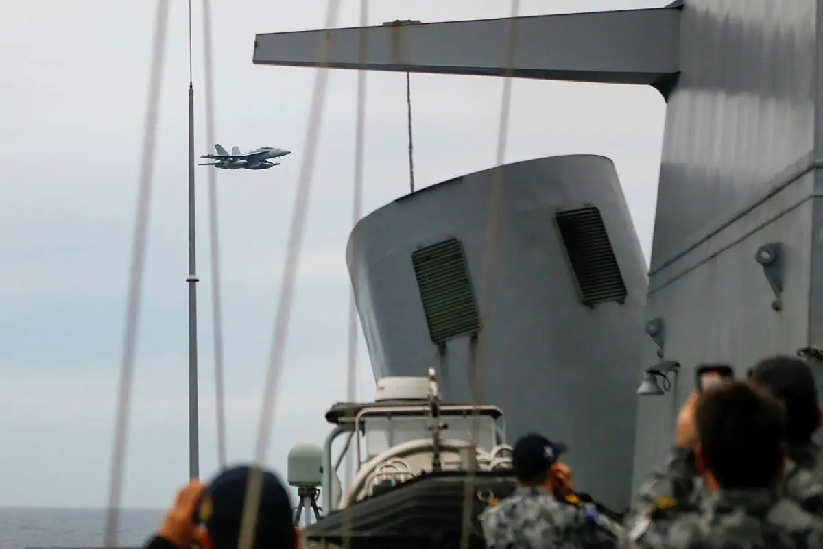 US Navy EA-18G Growler Put Royal Australian Navy HMAS Ballarat in a Jam