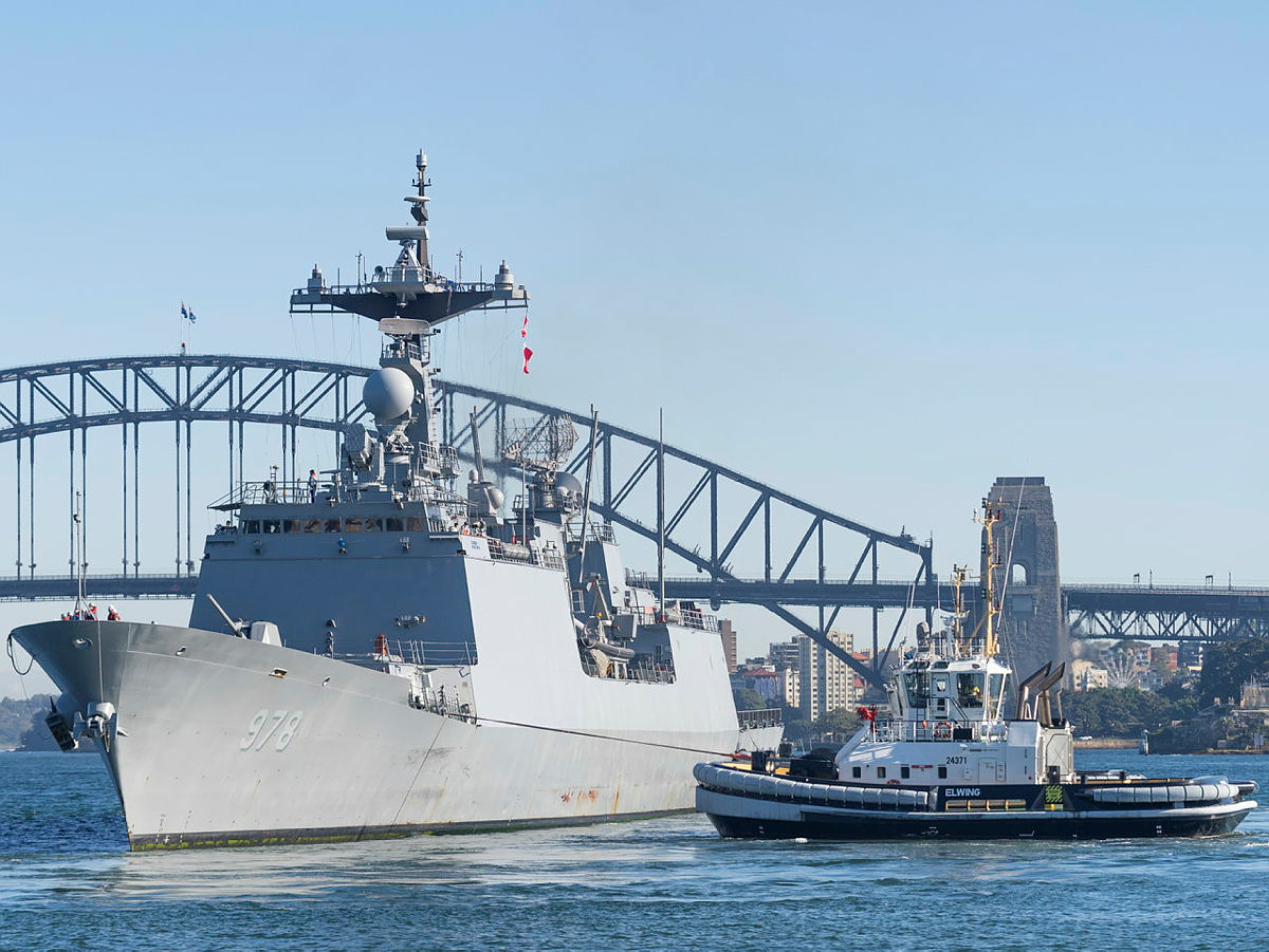 Republic of Korea Navy destroyer ROKS Wang Geon prepares to come alongside Fleet Base East in Sydney for a COVID-Safe port visit ahead of Exercise PACIFIC VANGUARD.
