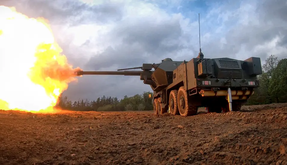 EXCALIBUR ARMY Unveils New DANA M2 152 mm Self-propelled Howitzer