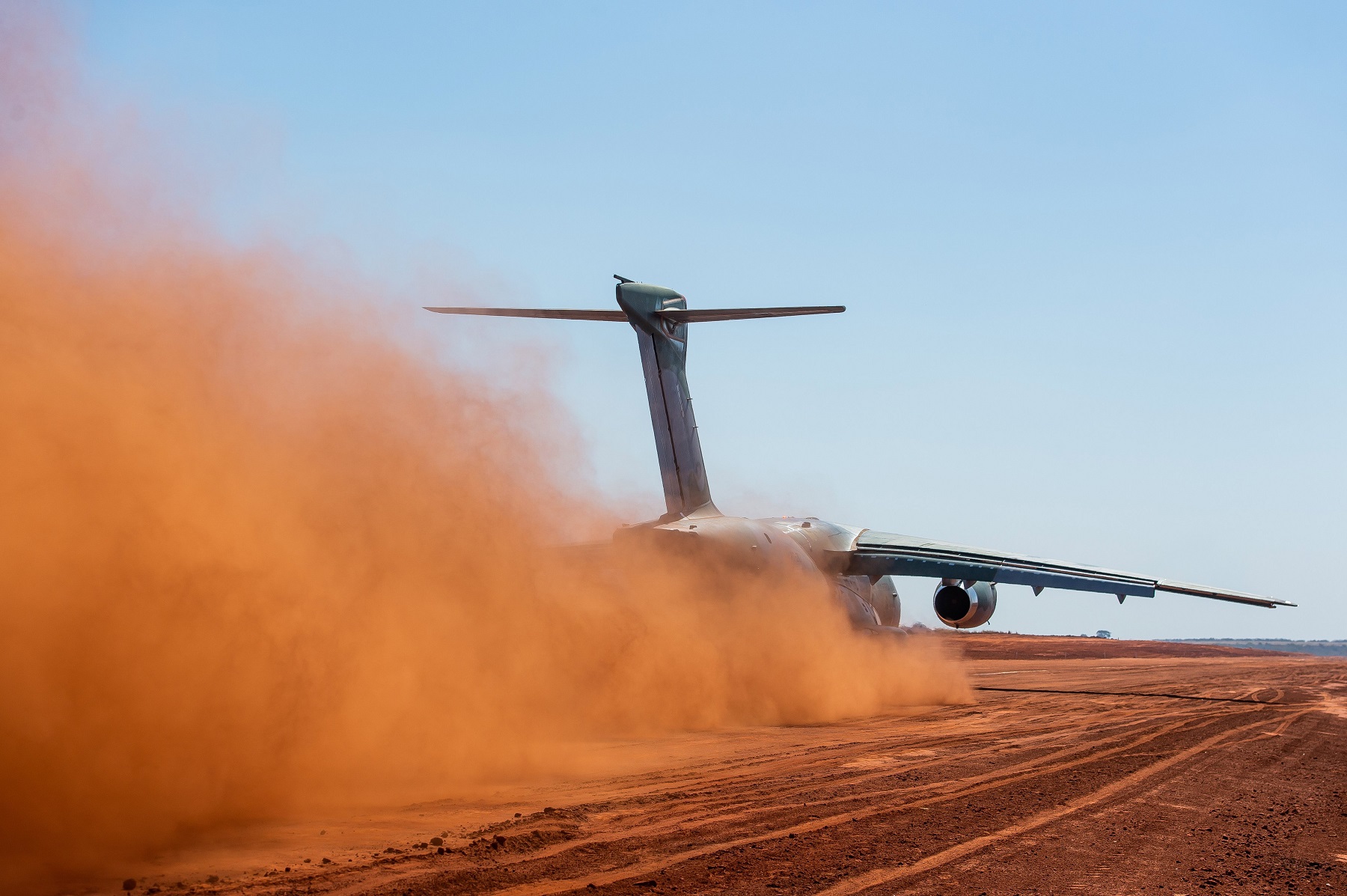 Embraer C390 Millennium Military Transport Aircraft Successfully Performs Unpaved Runway Tests 