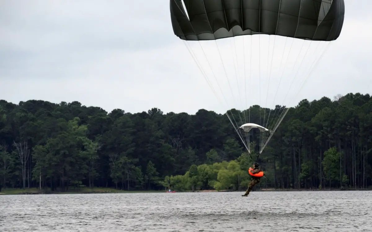US Airborne and Special Operations Test Directorate Test Parachutist Flotation Device (PFD)