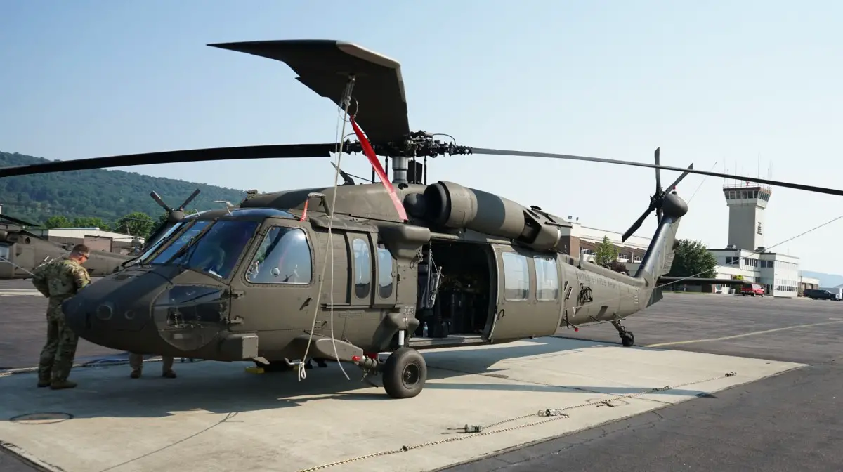 https://149629984.v2.pressablecdn.com/wp-content/uploads/2021/07/us-army-national-guard-receives-new-uh-60v-black-hawk-1.jpg