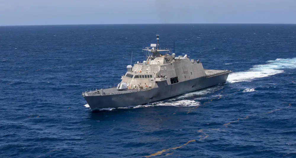  The Freedom-variant littoral combat ship USS Billings (LCS 15) transits the Caribbean Sea, July 10, 2021. 
