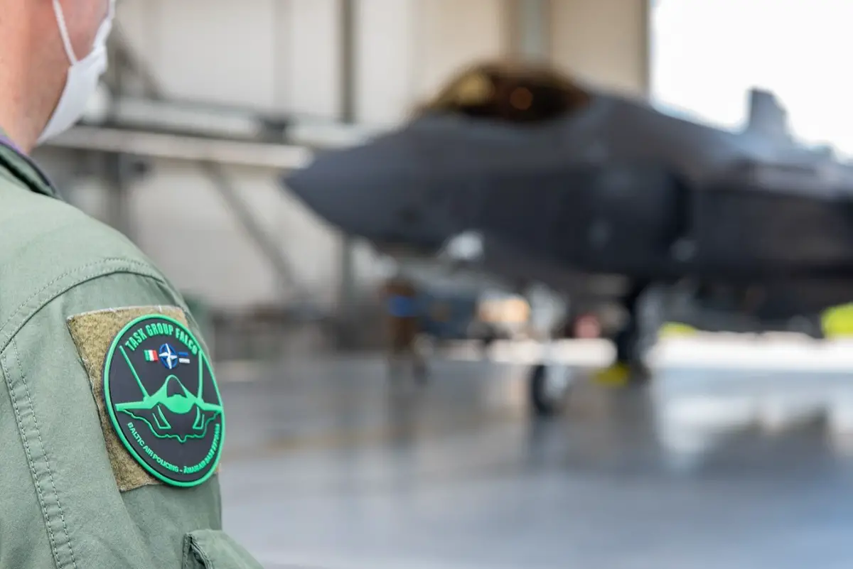 The Italian Air Force detachment supports NATO Air Policing out of Ämari, Estonia with F-35 fighter jets for the first time. Together with Spanish Eurofighters flying out of Siauliai, Lithuania, they safeguard the skies. 