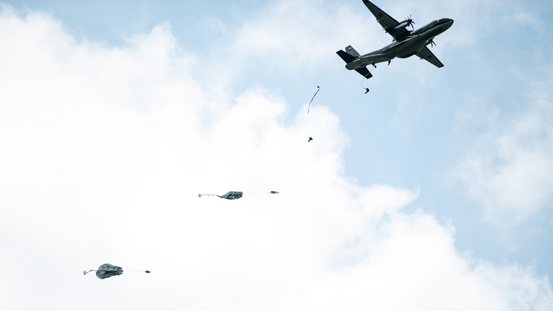 Royal Thai Army Paratroopers Complete Airborne Operation with US Army 82nd Airborne Division