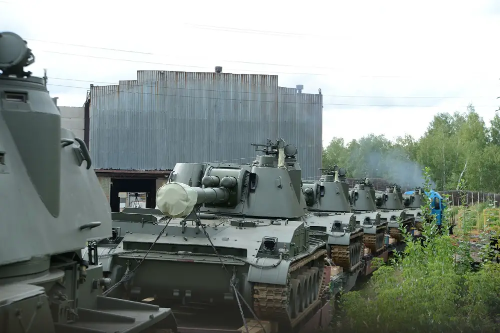 Russia's Uraltransmash Delivers Upgraded 2S3M Akatsiya Self-propelled Howitzers to Belarusian