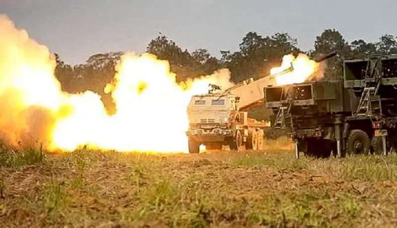 Indonesian Army Artillery Saturation Rocket System (ASTROS II) dan U.S. Army M142 High Mobility Artillery Rocket Systems (HIMARS) Combine Armed Live Fire Exercise (CALFEX) as part of Garuda Shield 2021.