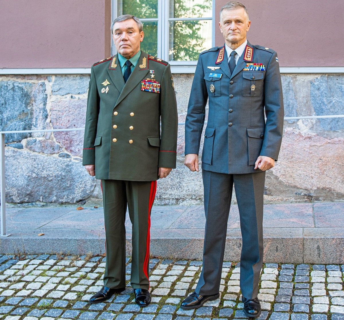 Finnish Chief of Defence General Timo Kivinen and Chief of the General Staff of the Armed Forces of Russia, General Valeri Gerasimov