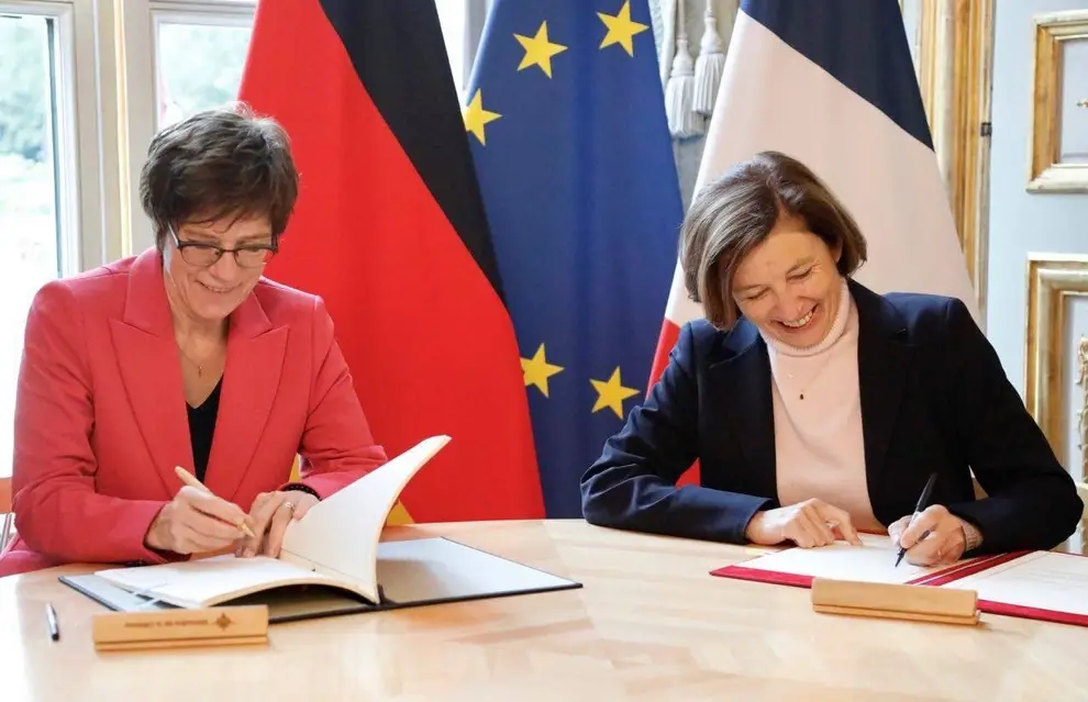 German Defence Minister Annegret Kramp-Karrenbauer and her French counterpart, Florence Parly, on 30 August signed the second intergovernmental agreement on Franco-German tactical air transport co-operation