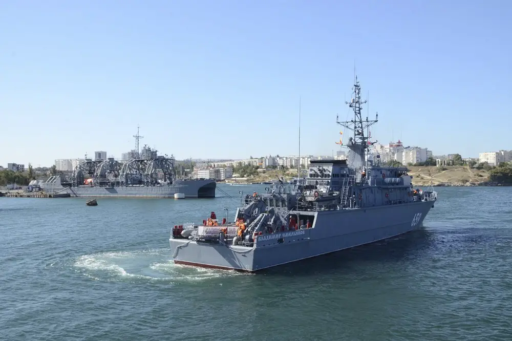 Russian Navy Minesweeper Vladimir Yemelyanov Arrives at Its Permanent Base in Sevastopol