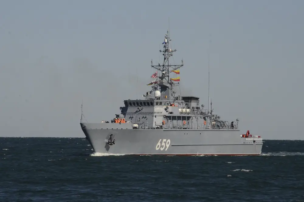 Russian Navy Minesweeper Vladimir Yemelyanov Arrives at Its Permanent Base in Sevastopol