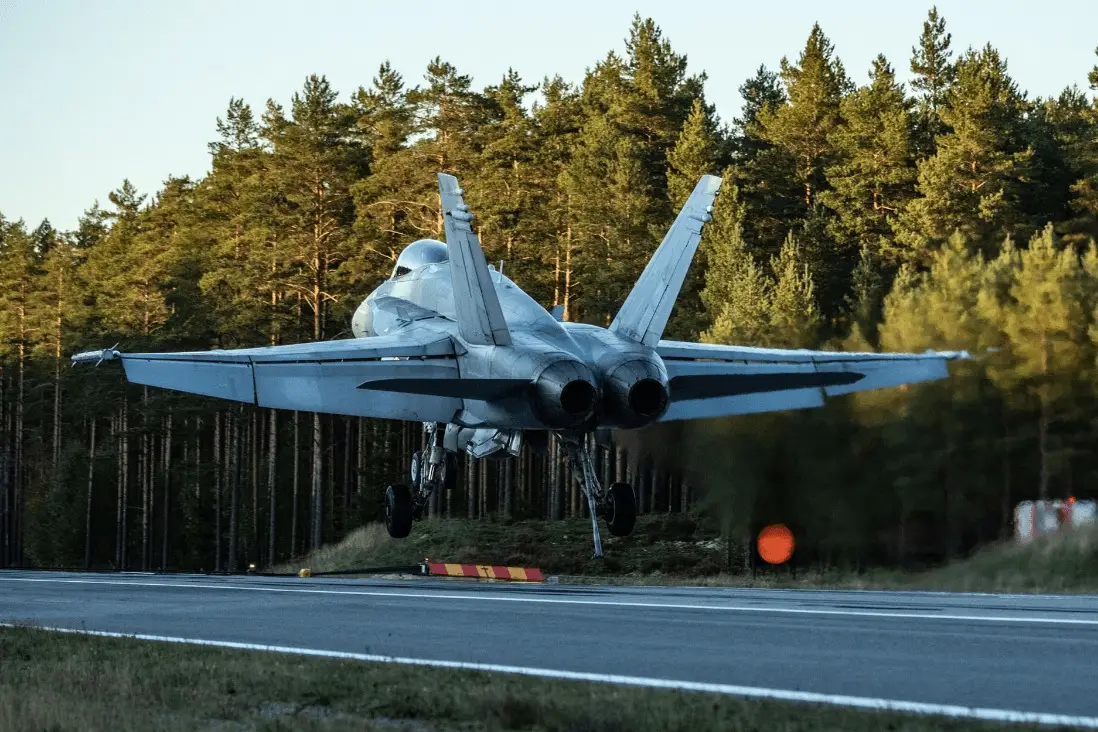 A Finnish F/A-18 fighter jet during landing on a highway in a previous exercise. Archive photo by Finnish Air Force.