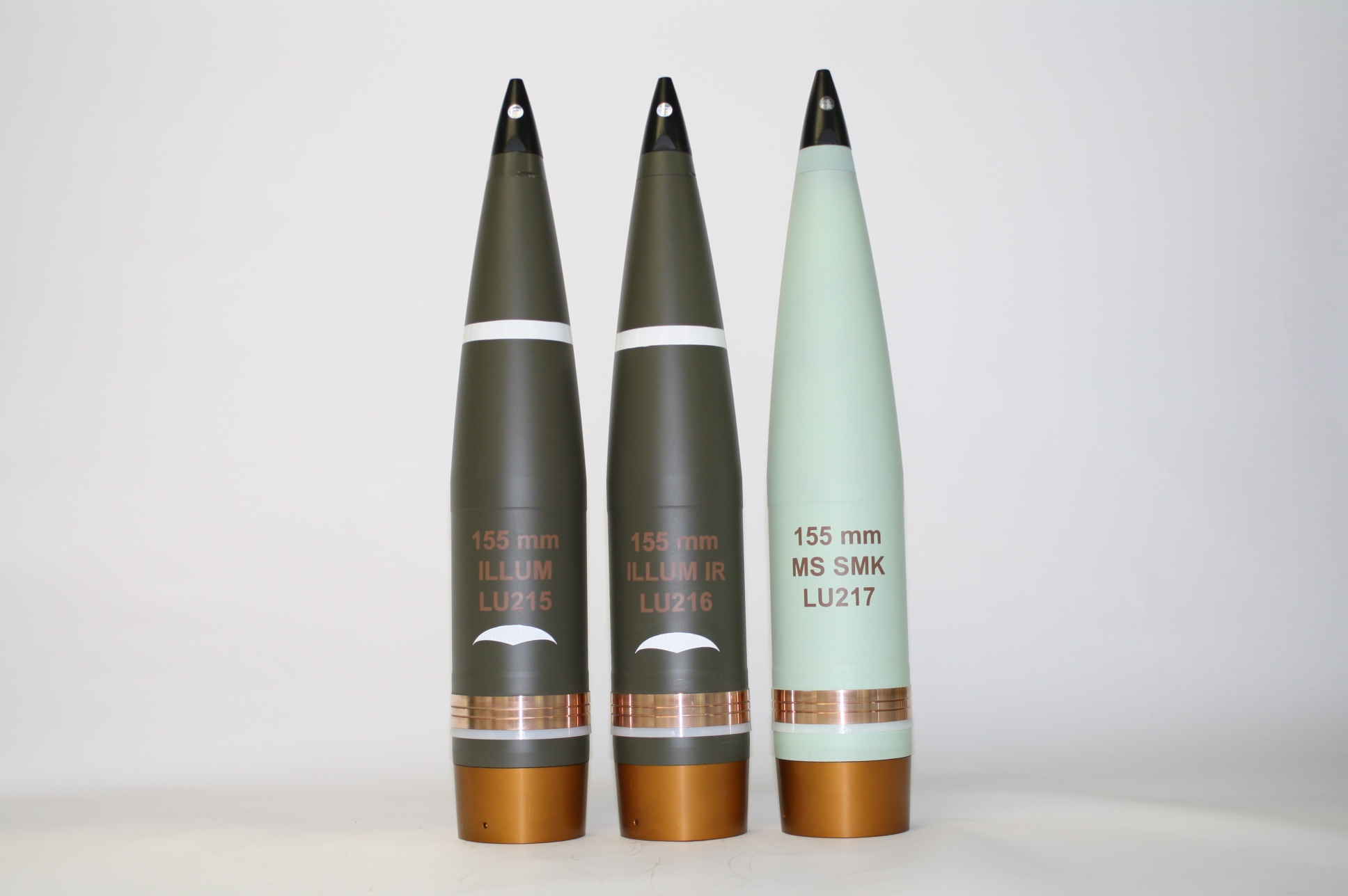  Nexter 155mm ammunitions: flare (LU 215), smoke (LU 217) and anti-tank (BONUS) rounds