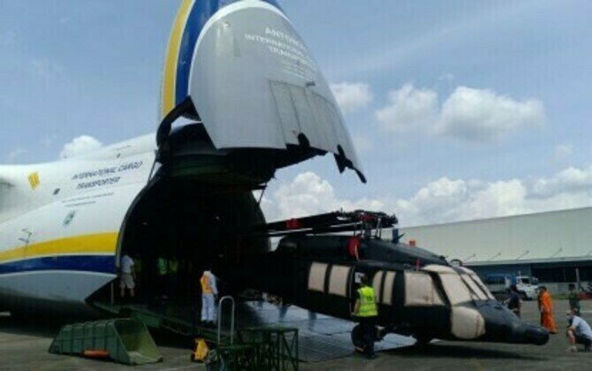 The brand-new S-70i Black Hawk utility helicopters were loaded in an Antonov transport aircraft that arrived at the Clark Air Base in Pampanga.