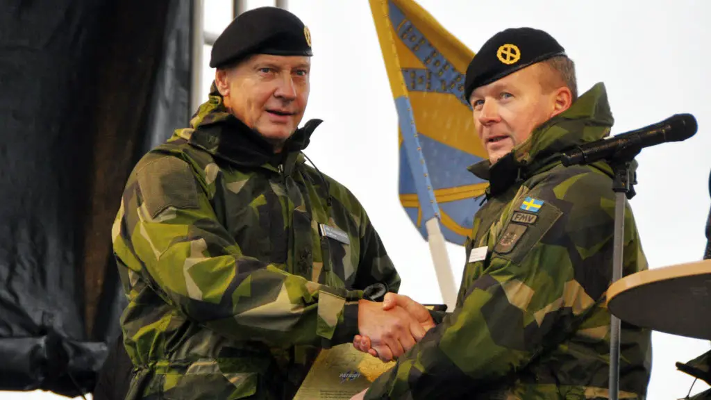 Brigadier-General Mikael Frisell from the Swedish Defence Materiel Administration and the Swedish Army chief Major-General Karl Engelbrektson.