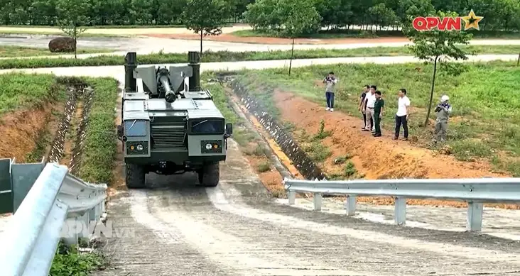 Vietnamese People's Army Unveils New Truck-based Self-Propelled Howitzer
