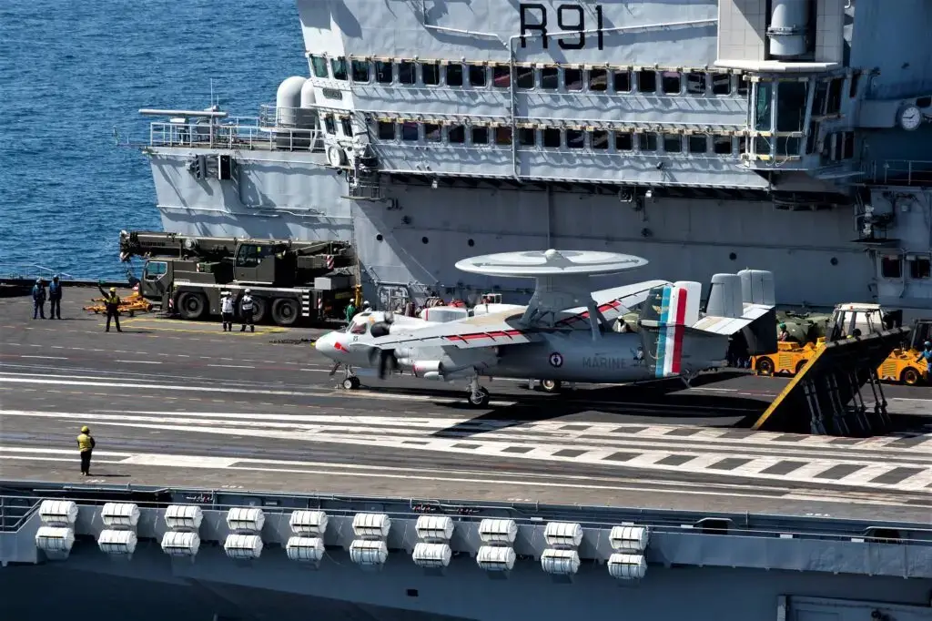 An E-2C Hawkeye on the flight deck of the aircraft carrier Charles de Gaulle ready for catapulting. (Photo by Yoann Letourneau/Marine Nationale)