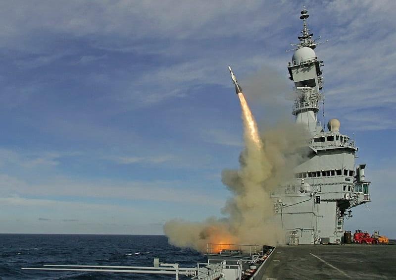 An Aster 15 firing from the French Navy aircraft carrier Charles de Gaulle