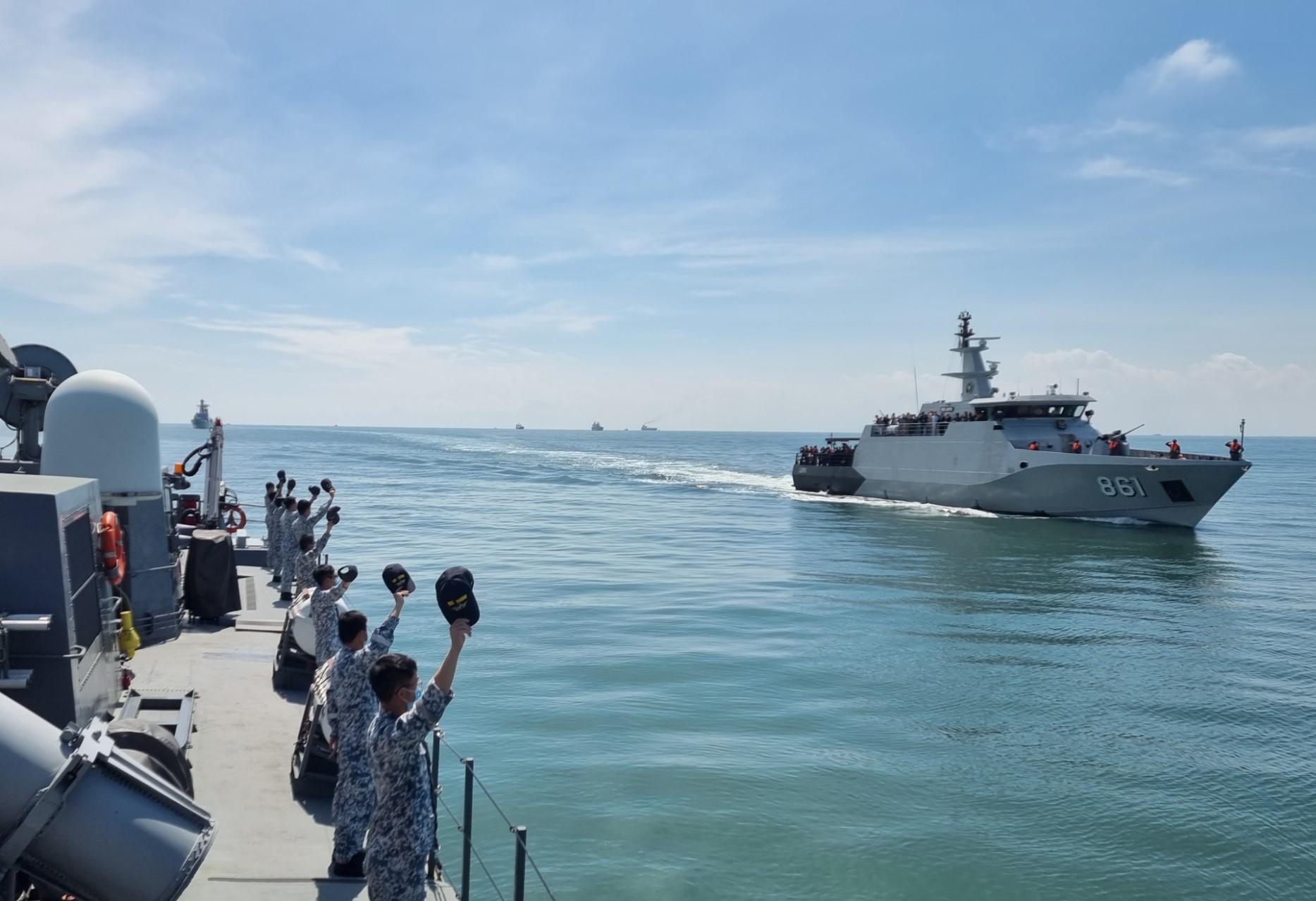 Republic of Singapore Navy RSS VigourParticipates in ASEAN-Russia Naval Exercise