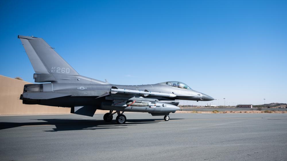 An F-16 Fighting Falcon taxis to the to the runway at King Fahad Air Base, Kingdom of Saudi Arabia, Dec. 7, 2021. U.S. F-16s integrated with Royal Saudi Air Force F-15s to strengthen and reinforce air defenses against any potential threats.