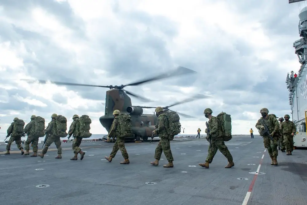  Members of Japan’s Amphibious Rapid Deployment Brigade (ARDB) embark a CH-47J Chinook helicopter from Japan Ground Self-Defense Force on the flight deck of the forward-deployed amphibious assault ship USS America (LHA 6) during Exercise Noble Fusion. 