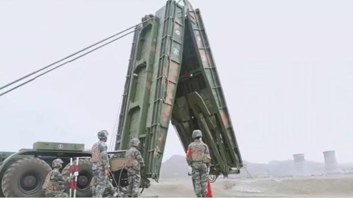 China’s PLA Soldiers Train with Newly Rapidly Emplaced Bridge Systems HZ21 