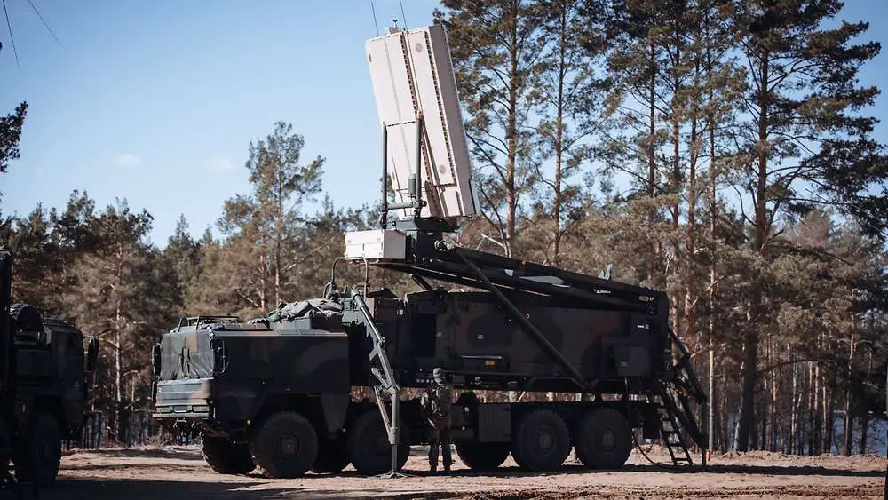 Boasting a reconnaissance depth of up to 100km, the air surveillance radar helps the Light Air Defence System Platoon to identify aerial targets