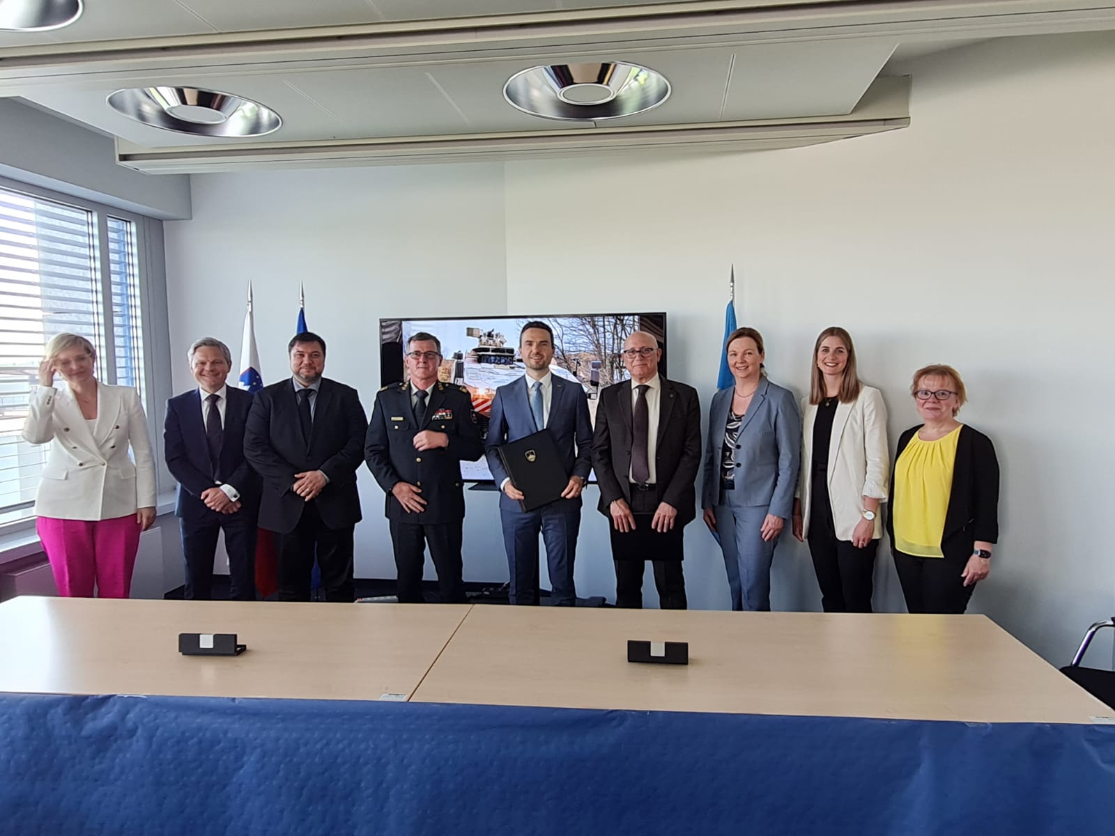 Slovenian defense minister Matej Tonin and OCCAR-EA director Matteo Bisceglio signed the Boxer vehicle contract