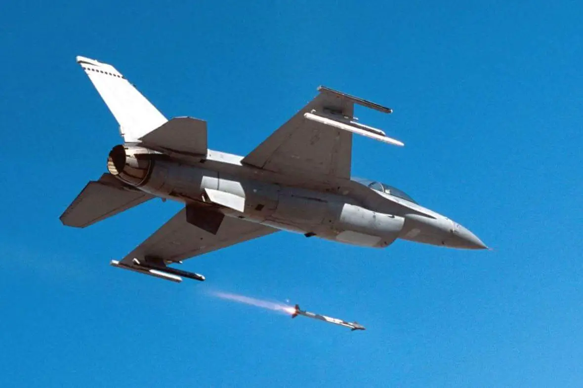 A F-16 Fighting Falcon flies near China Lake Naval Air Weapons Center during a successful AIM-9X Block II short-range air-to-air missile test.