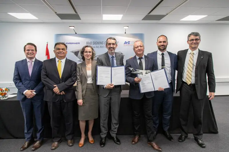 MoU signing between Embraer and Aeroplex ©Embraer