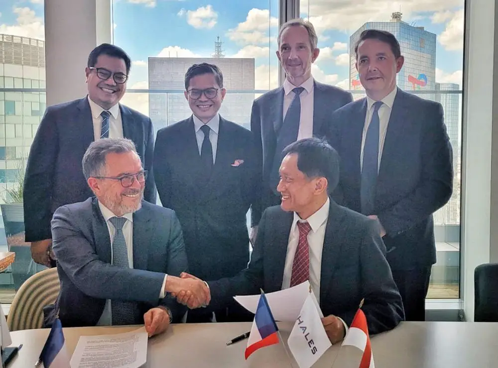 The contract was signed in France by President Director Len, Bobby Rasyidin and SVP Latin America & Asia of Thales International SAS, Guy Bonassi.
