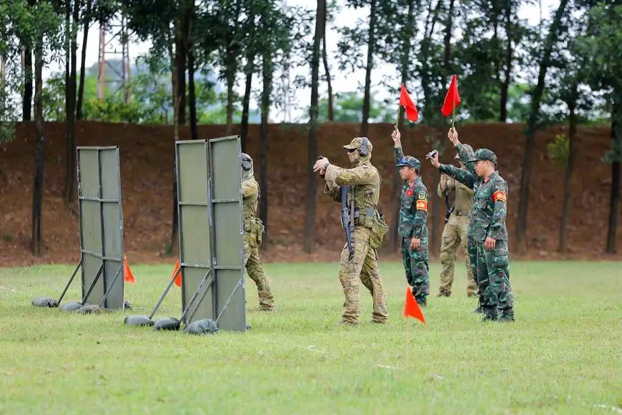 Australian Army and Vietnam People’s Army Participate in Combat Shooting Skills Exchange in Hanoi