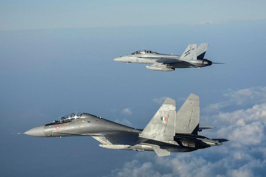 A Royal Australian Air Force F/A-18F Super Hornet from No. 1 Squadron (top) in formation with a SU-30MKI Flanker aircraft from the Indian Air Force during Exercise Pitch Black 18.