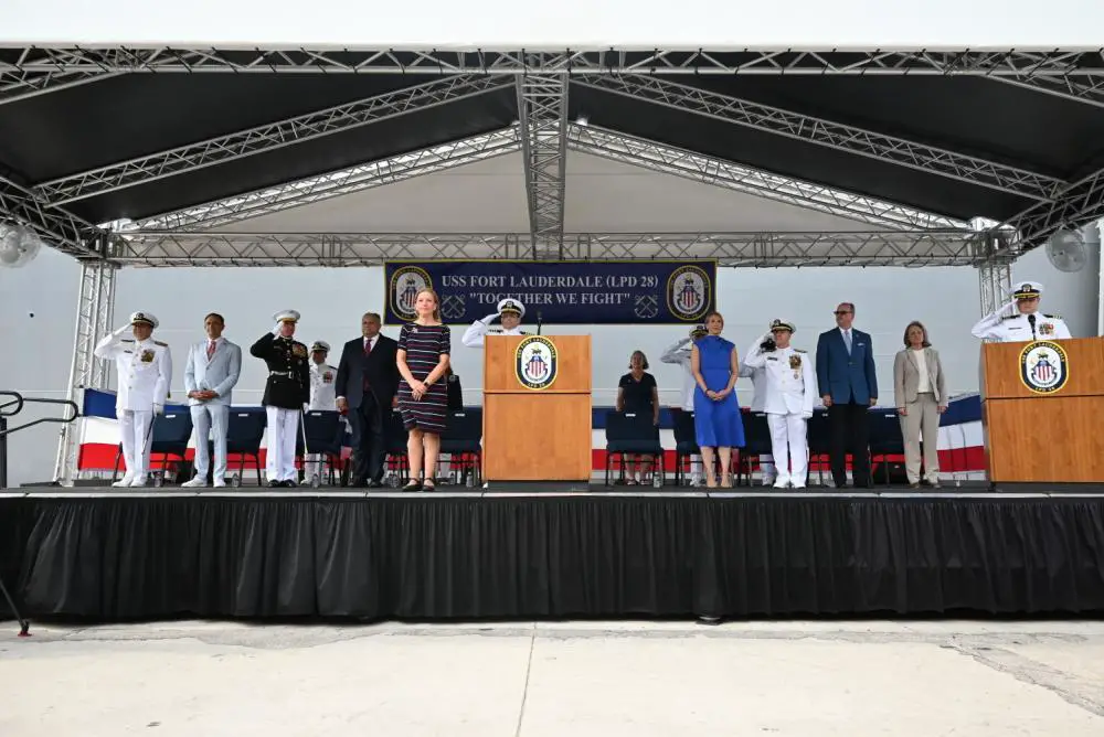  The official party recognizes the Honorable Debbie Wasserman Schultz, Florida U.S. Representative, at the commissioning of USS Fort Lauderdale (LPD 28). 