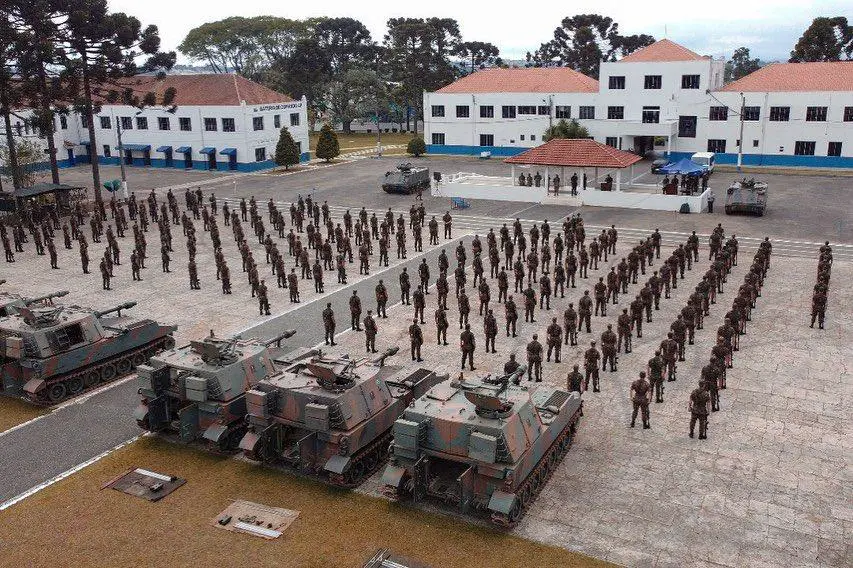 Brazilian Army Donates Self-propelled Howitzers and Armoured Personnel Carriers to Uruguay