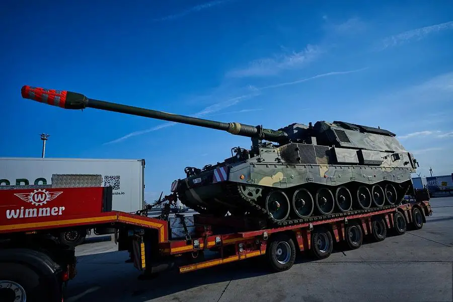 Hungarian Armed Forces Receives First Two PzH 2000 Self-Propelled Howitzers