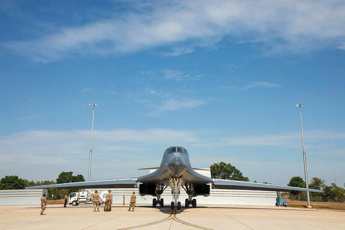 A United States Air Force B-1B Lancer Bomber prepares to be refuelled at RAAF Base Darwin 
