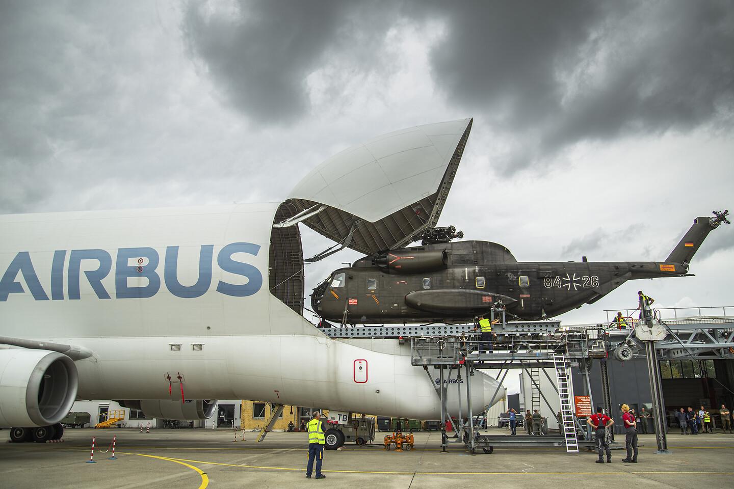 Airbus Tests Loading System for Outsized Military Cargo on Beluga A300-600ST Super Transporter