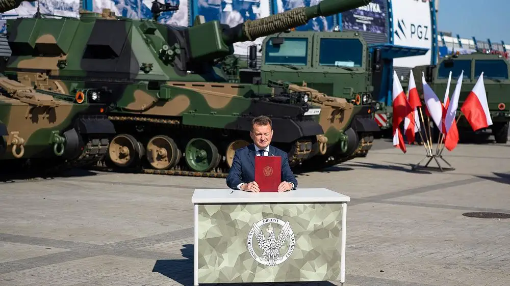 Polish Defence Minister Mariusz Blaszczak announced on 5 September that Poland will order 48 more AHS Krab self-propelled howitzers and 36 accompanying vehicles.