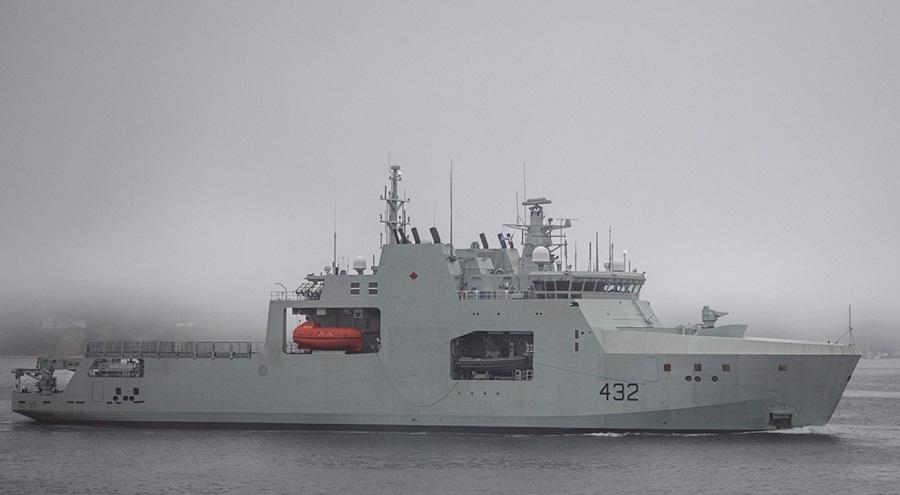 HMCS Max Bernays underway