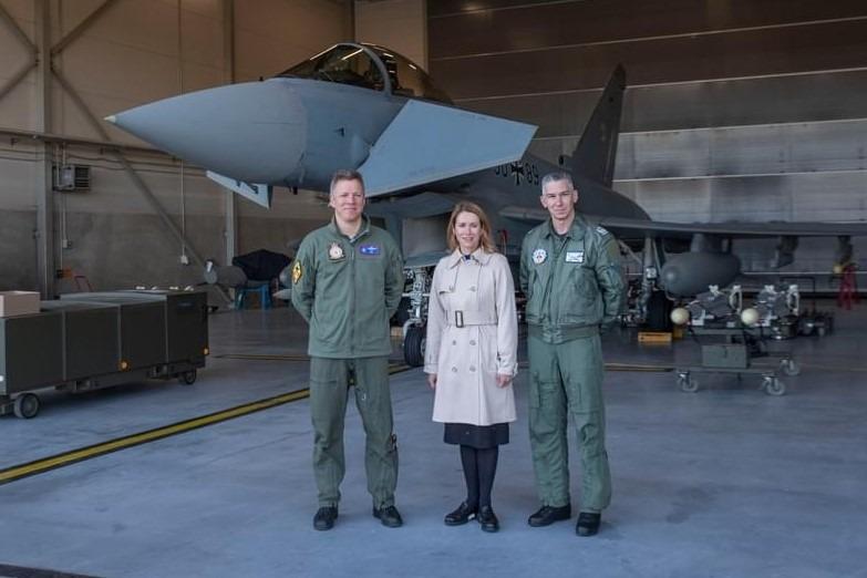 The Belgian (left) and German (right) Detachment Commanders explained NATO readiness and responsiveness during a visit of the Estonian Prime Minister Kaja Kallas to Ämari.
