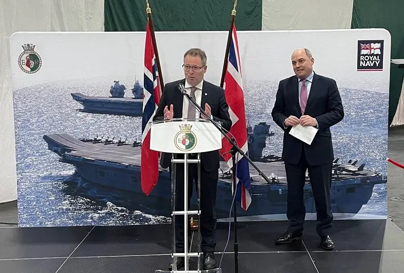 Announcing the maritime capability upgrade, the UK Defence Secretary Ben Wallace and Norwegian Minister of Defence, Bjørn Arild Gram on board the Royal Navy’s flagship, HMS Queen Elizabeth, alongside in Oslo. 