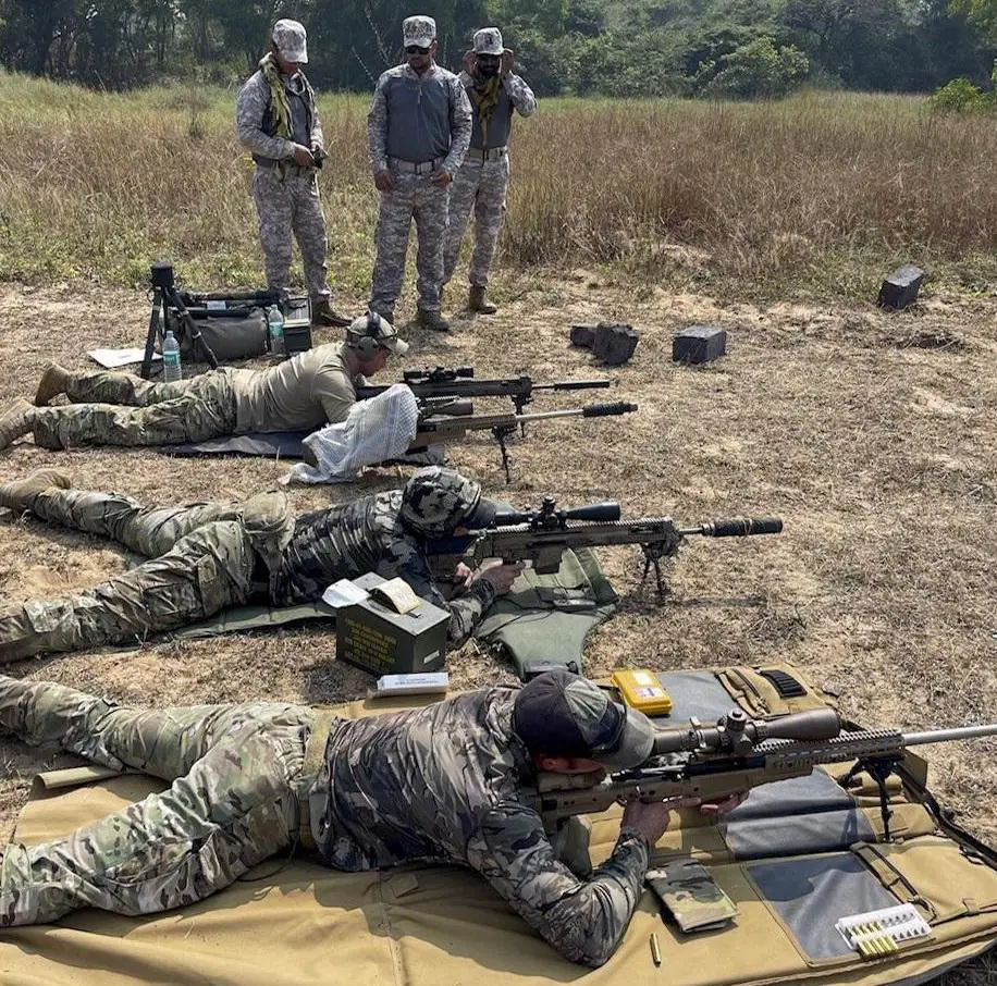  U.S. Naval Special Warfare operators and Indian Navy Marine Commandos conduct long-range fire drills during a joint combined training. 