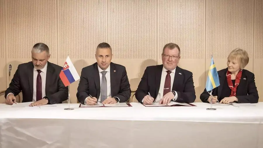 Slovakia signs $1.37 billion deal for 152 CV90s under government-to-government agreement today in Stockholm.