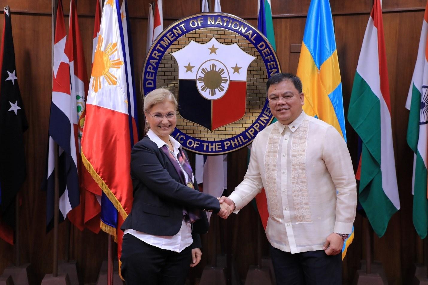 Senior Undersecretary Jose C. Faustino, Jr., Officer-in-Charge (OIC), Department of National Defense (DND), met with H.E. Annika Thunborg, Ambassador of Sweden to the Philippines, during the latter’s courtesy call on 21 December 2022, in Camp General Emilio Aguinaldo, Quezon City. (Photo by Pinky Rose Fernandez/Philippines DND DCOMMS)