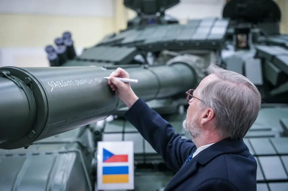 Czech Prime Minister Petr Fiala has left his wishes to the Ukrainian defenders on an upgraded T-72 tank sent to Ukraine. 