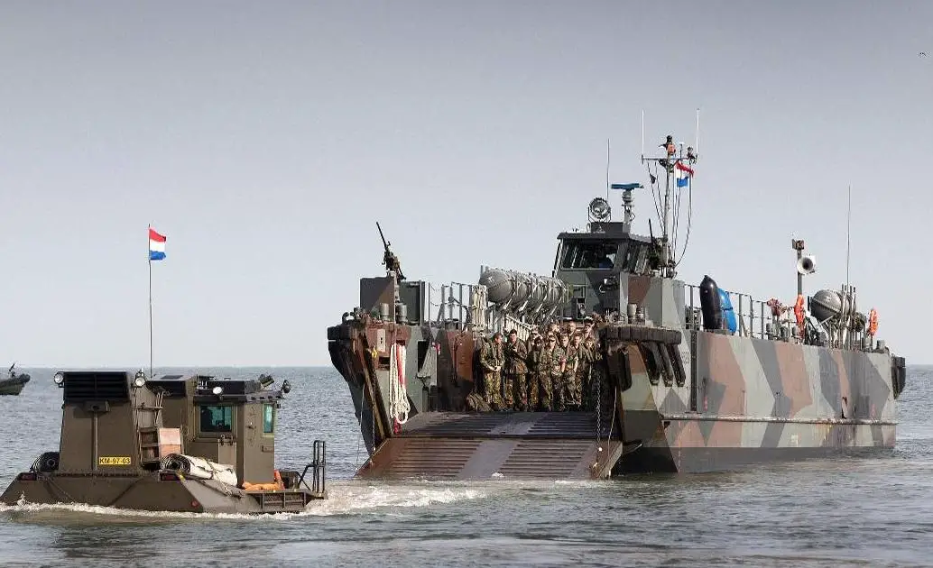 The Landing Craft Utility (LCU) MK II is the Royal Netherlands Navy’s largest landing craft. It is mainly intended for transport equipment and troops to the shore.