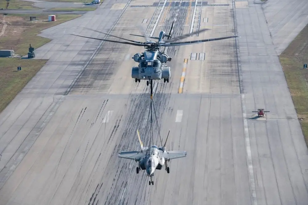 Sikorsky CH-53K King Stallion Helicopter Lifts Non-flyable F-35C Fighter in External Load Test