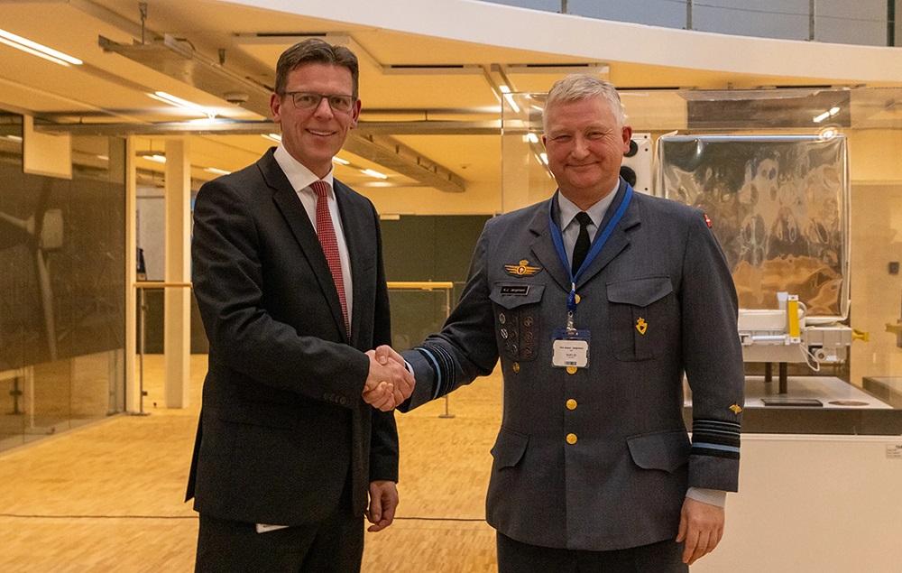 Jes Munk Hansen, CEO at Terma, and Kim Jesper Jørgensen, Commander and National Armaments Director at Danish Ministry of Defence Acquisition and Logistics Organisation.
